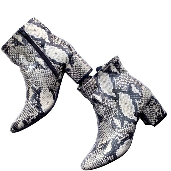Womens 9 booties Memory Foam Fall ankle boots Stretch Boho Snake Time and Tru - Picture 1 of 15